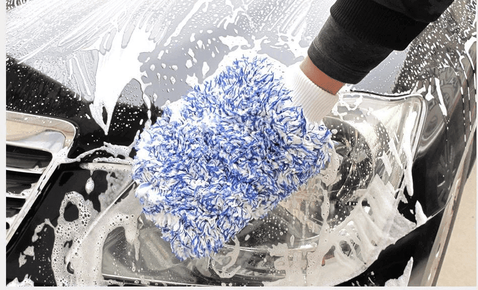 Why Microfiber Washing Mitts Outshine Sponges and Brushes in Car