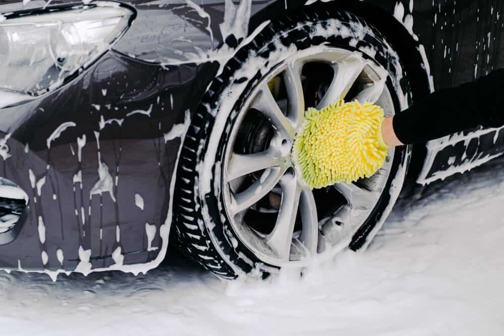 Why Microfiber Washing Mitts Outshine Sponges and Brushes in Car Cleaning -  Super Ceramic Coating